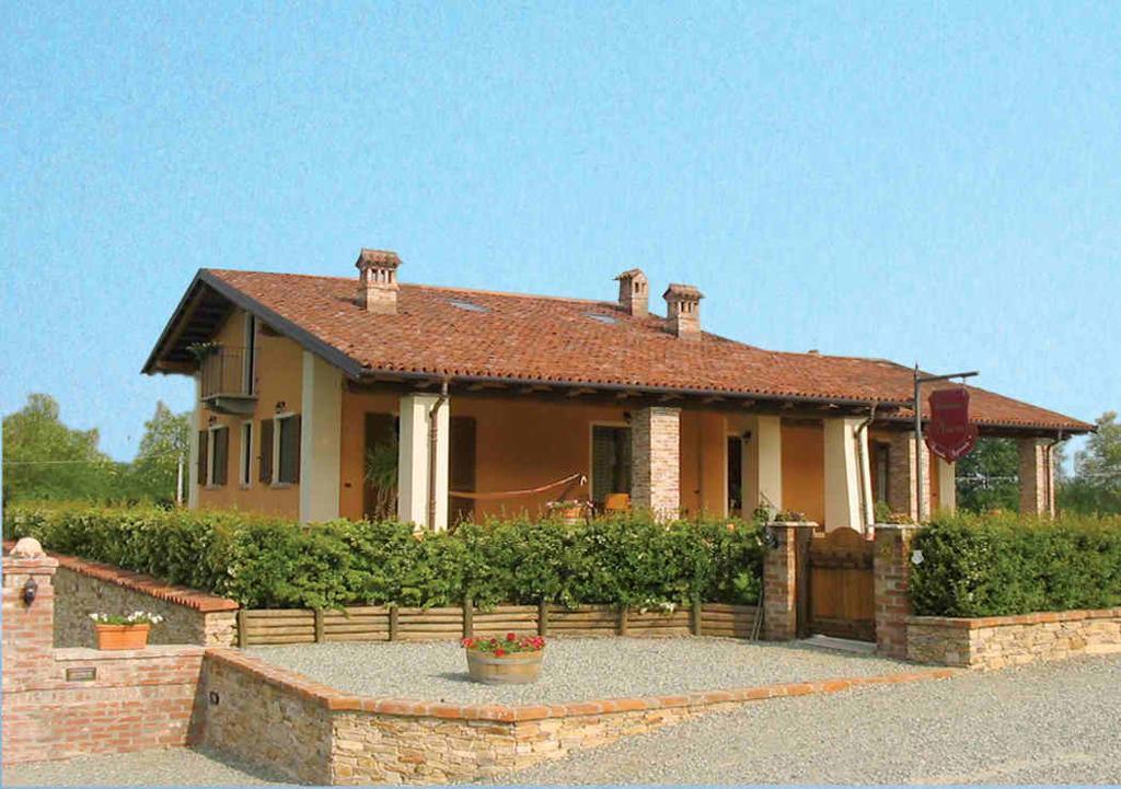 הוילה סאלוצו Agriturismo Il Nido Di Bacco מראה חיצוני תמונה